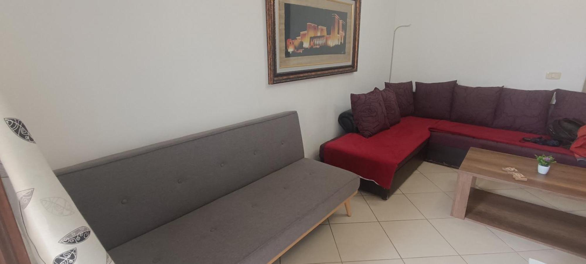 1+1 Ap With Balcony Апартаменти Тирана